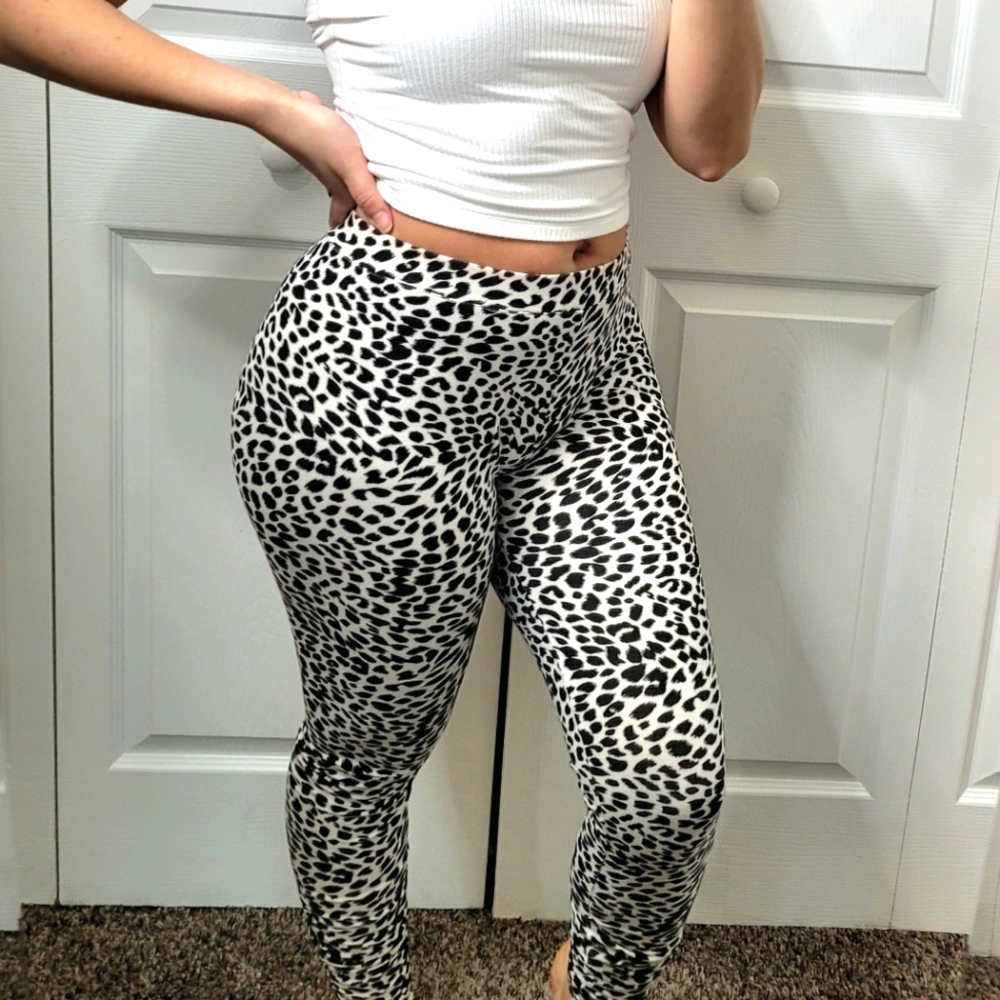 Moda International white & black cheetah print leggings